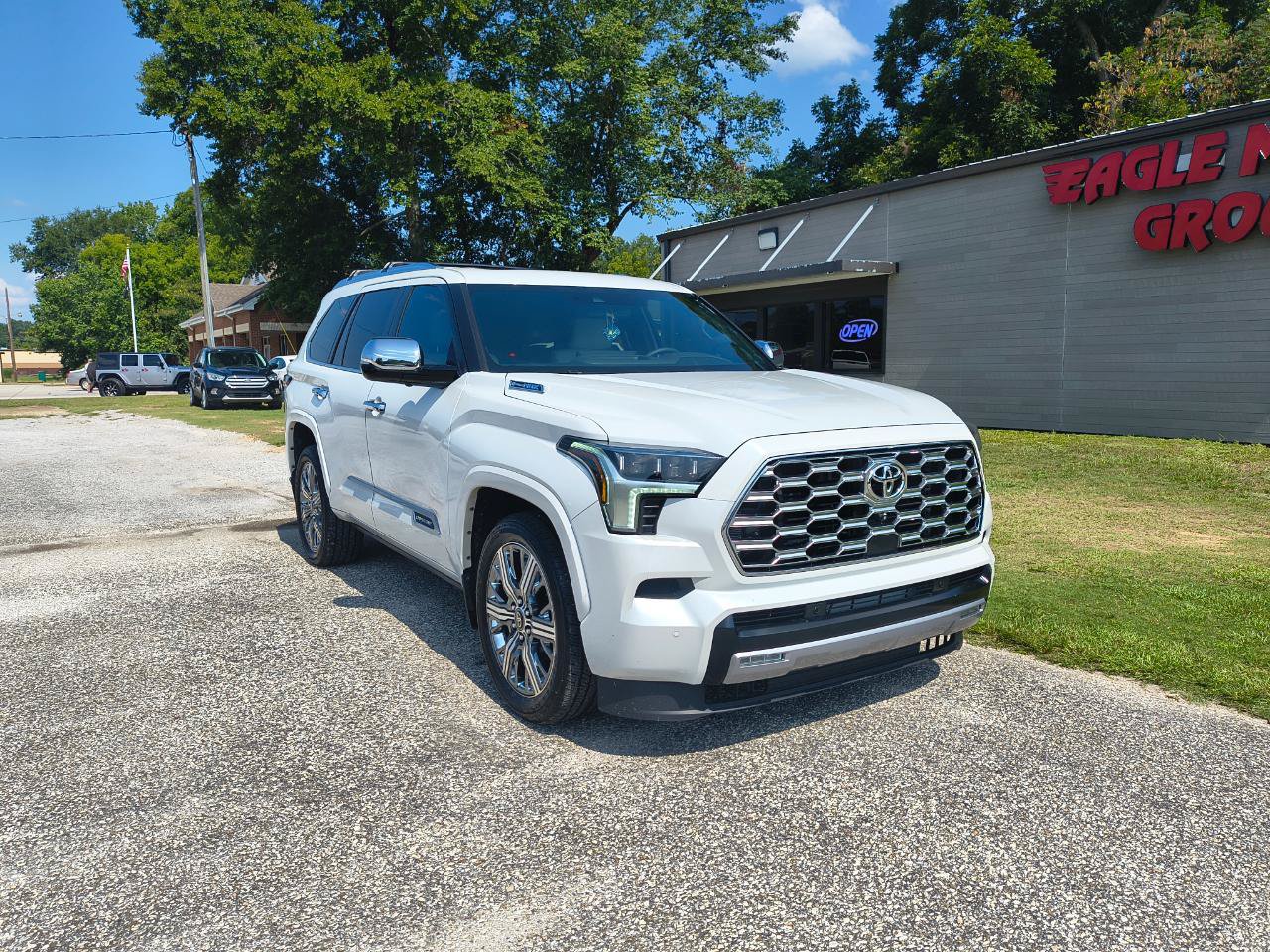 Used 2025 Toyota Sequoia Capstone AWD/4WD image 2