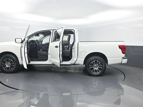 Used 2022 Nissan Titan SV AWD/4WD image 43
