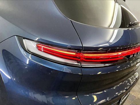 Used 2024 Porsche Cayenne image 27