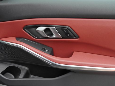 Certified 2025 BMW 330i Sedan RWD image 30