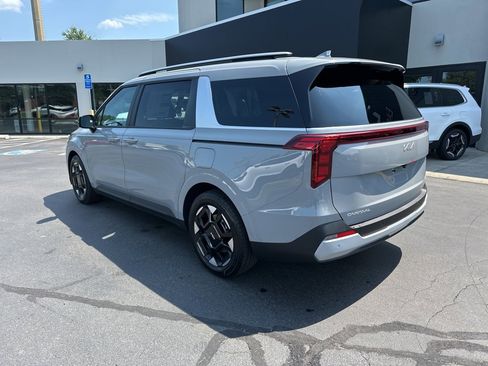 New 2026 Kia Carnival EX image 7