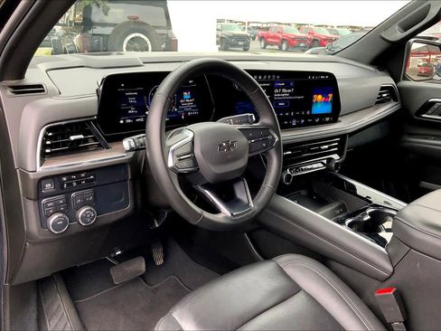 Used 2025 Chevrolet Suburban Z71 AWD/4WD image 18