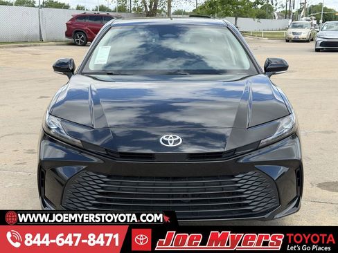 Used 2025 Toyota Camry LE image 3