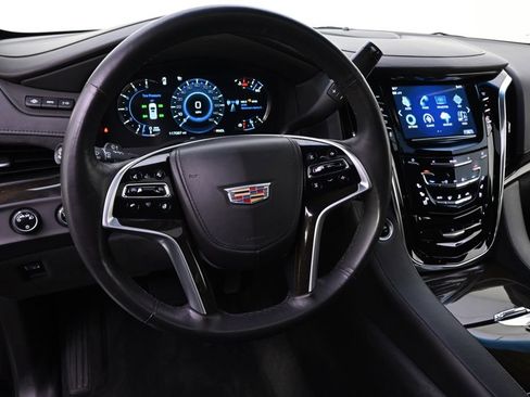 Used 2017 Cadillac Escalade ESV Platinum AWD/4WD image 12