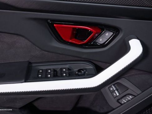 Used 2025 Lamborghini Urus SE image 23