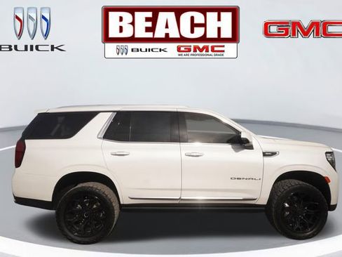 Used 2022 GMC Yukon Denali w/ Denali Premium Package RWD image 2