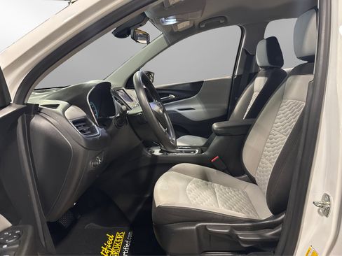 Used 2021 Chevrolet Equinox LS image 17