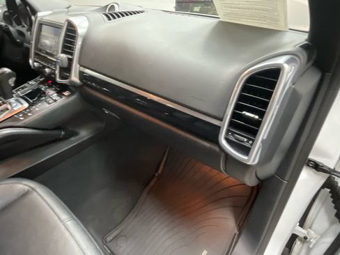 Used 2014 Porsche Cayenne AWD/4WD image 40
