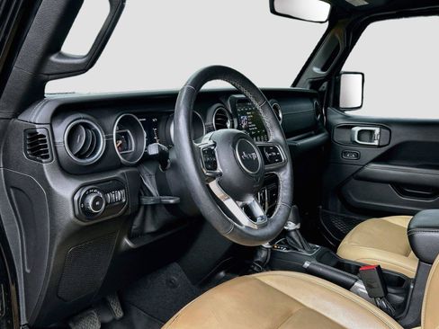 Used 2018 Jeep Wrangler Unlimited Sahara AWD/4WD image 25