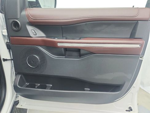 Used 2023 Ford Expedition Limited image 28