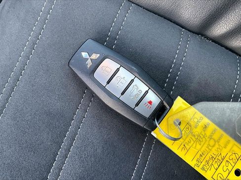 Used 2022 Mitsubishi Outlander SE image 36