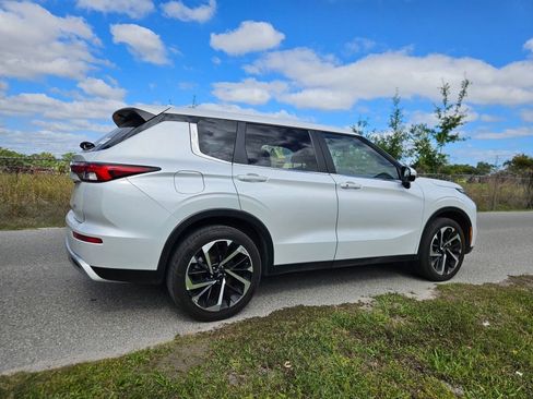 Used 2024 Mitsubishi Outlander SE image 5