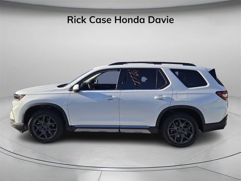 Used 2024 Honda Pilot Touring image 4