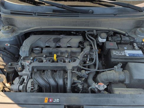 Used 2021 Hyundai Venue SE FWD image 9