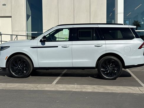 New 2025 Lincoln Navigator Reserve w/ Jet Appearance Package image 6