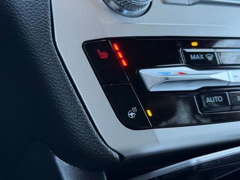 Used 2022 Ford Explorer XLT w/ Equipment Group 202A image 10