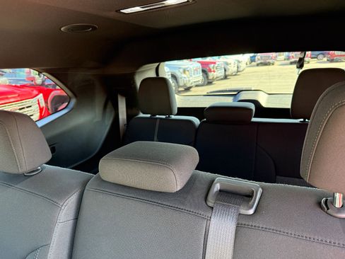 Used 2025 GMC Acadia Elevation image 17