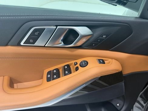 Used 2022 BMW X5 xDrive45e image 9