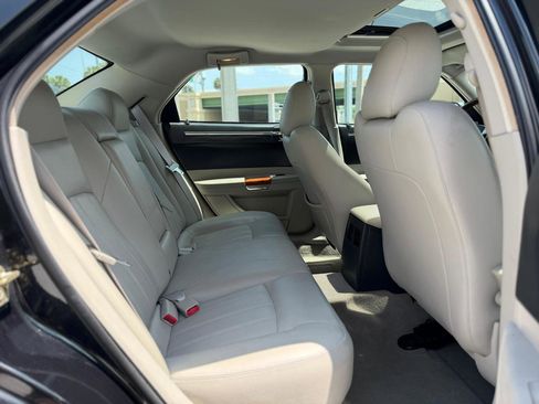 Used 2006 Chrysler 300 C RWD image 11