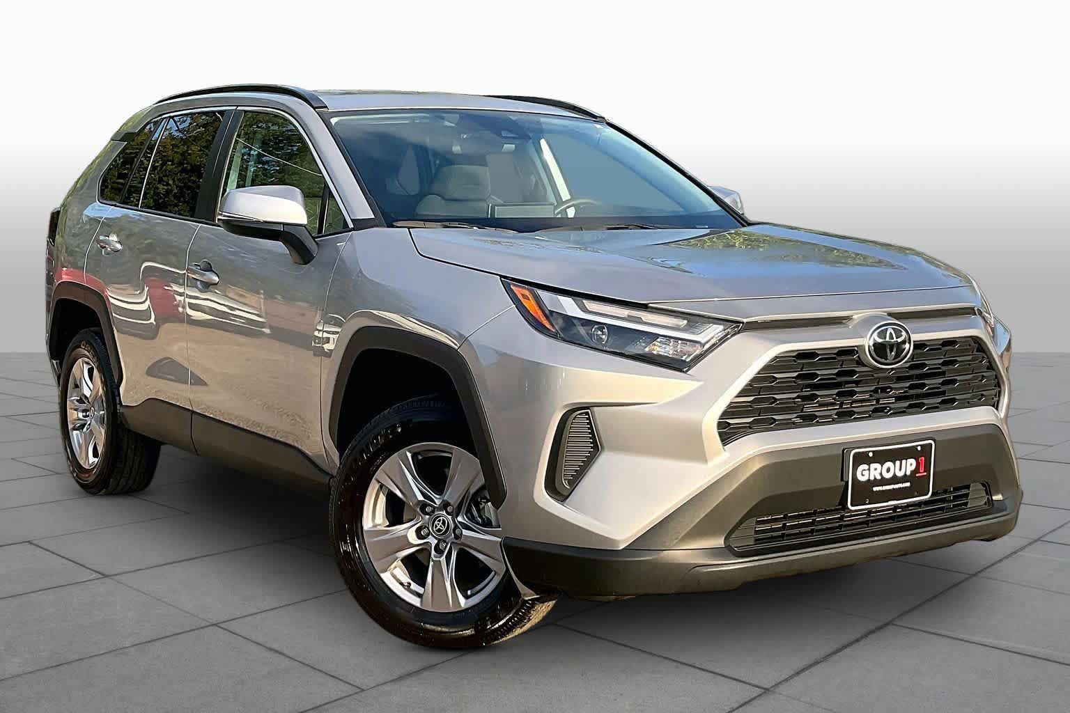 Used 2025 Toyota RAV4 XLE FWD image 3