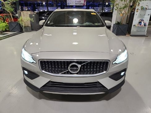 Used 2020 Volvo V60 T5 Cross Country w/ Protection Package Premier image 3