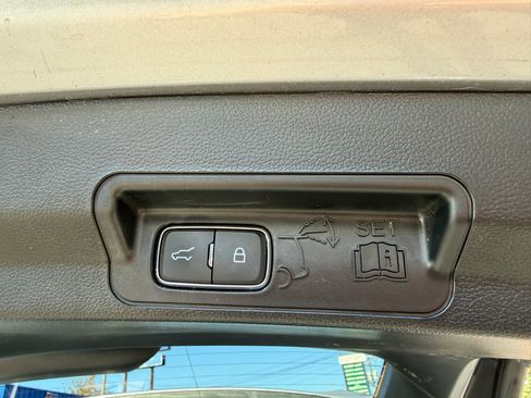 Used 2024 Ford Explorer Limited image 25