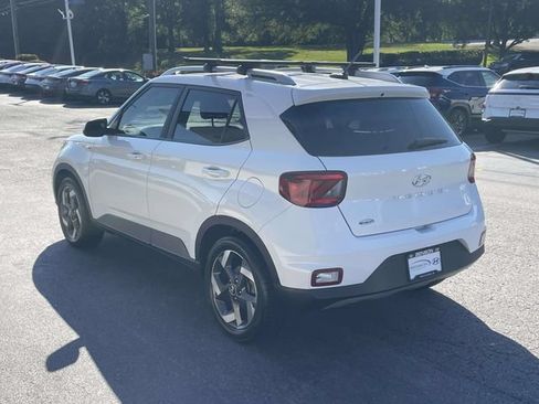Used 2024 Hyundai Venue SEL FWD image 4