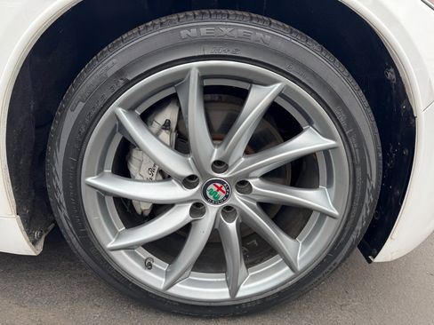 Used 2017 Alfa Romeo Giulia Sprint w/ Cold Weather Package image 29