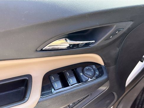 Used 2024 Chevrolet Equinox Premier AWD/4WD image 18