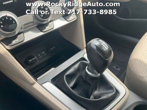 Used 2019 Hyundai Elantra SE image 14
