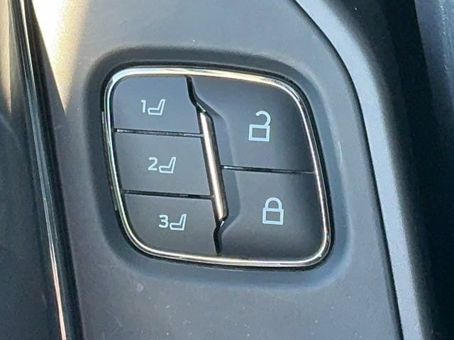 Used 2025 Ford F150 Lariat w/ Equipment Group 501A Mid AWD/4WD image 11