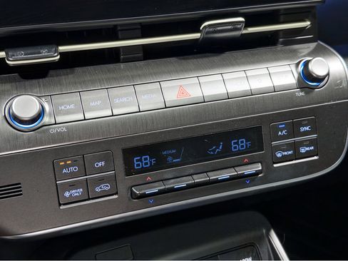 Used 2024 Hyundai Kona Limited FWD image 16