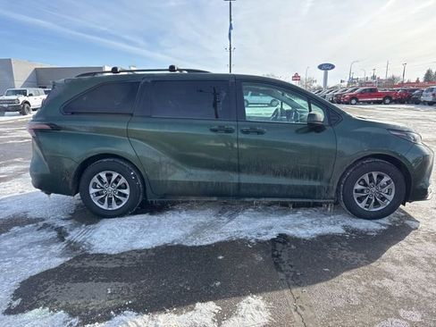 Used 2025 Toyota Sienna XLE w/ XLE Plus Package image 12