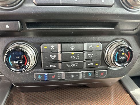 Used 2018 Ford F150 Raptor w/ Equipment Group 802A Luxury AWD/4WD image 29