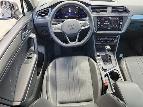 Certified 2022 Volkswagen Tiguan SE image 12