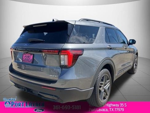 Used 2025 Ford Explorer ST-Line w/ ST-Line Street Pack AWD/4WD image 7