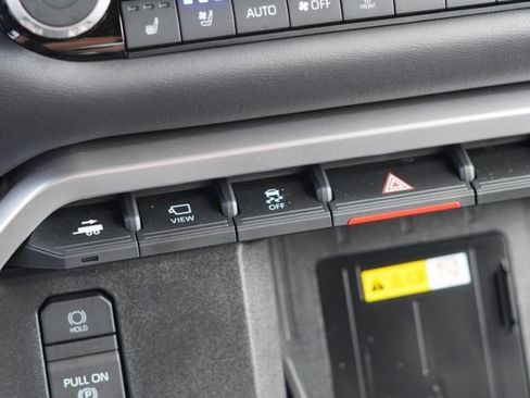 Certified 2023 Toyota Sequoia Platinum AWD/4WD image 36