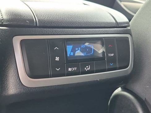 Used 2017 Toyota Highlander LE FWD image 11
