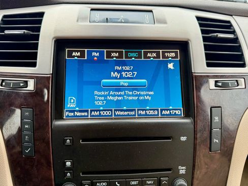 Used 2007 Cadillac Escalade Luxury w/ Information Package image 13