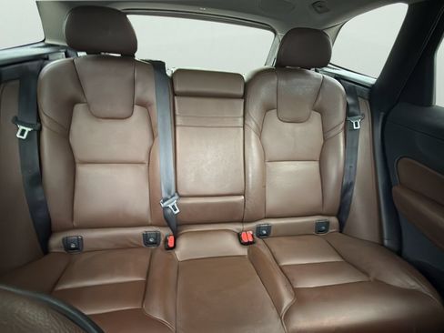 Used 2019 Volvo XC60 T5 Momentum w/ Multimedia Package AWD/4WD image 26