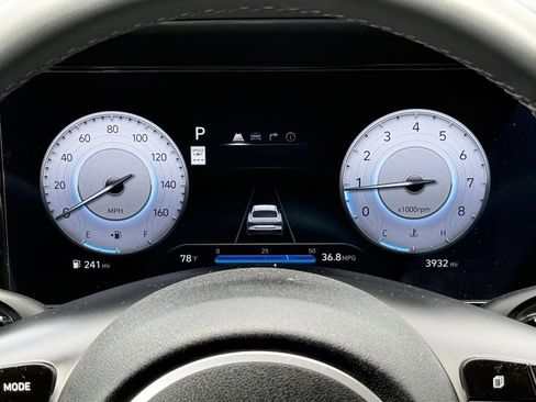 Used 2025 Hyundai Elantra Limited FWD image 23