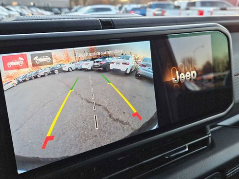 Used 2025 Jeep Wrangler Unlimited Rubicon w/ Technology Group image 26