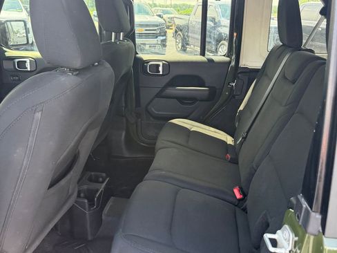 Used 2021 Jeep Wrangler Unlimited Sahara AWD/4WD image 31