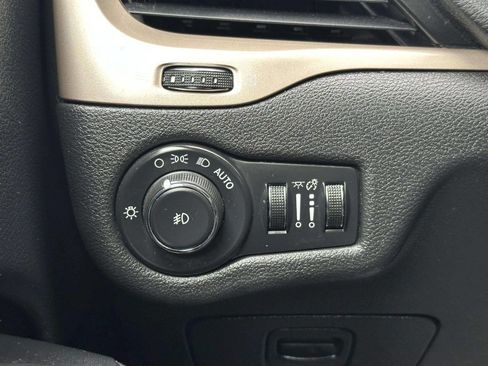 Used 2016 Jeep Cherokee Latitude image 31