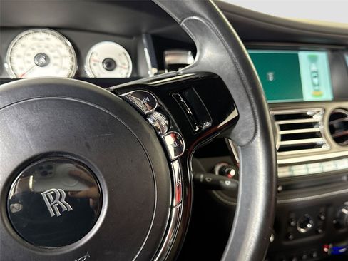 Used 2017 Rolls-Royce Wraith RWD image 23