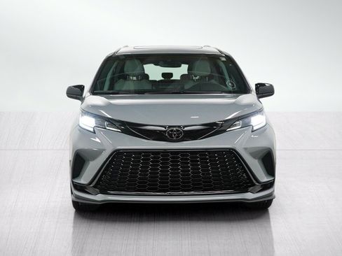 Used 2026 Toyota Sienna AWD image 8