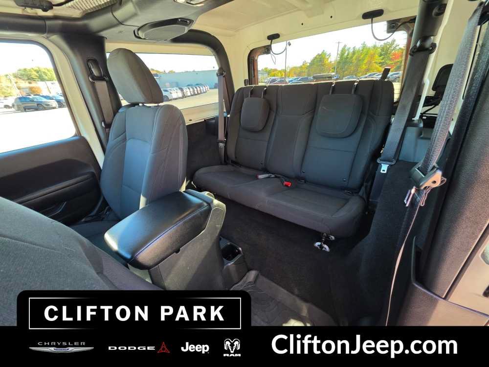 Used 2022 Jeep Wrangler Sport AWD/4WD image 12