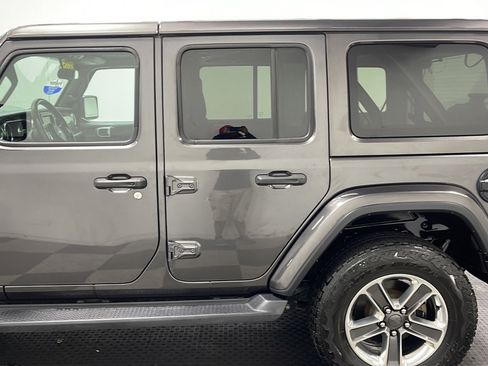Used 2018 Jeep Wrangler Unlimited Sahara AWD/4WD image 13