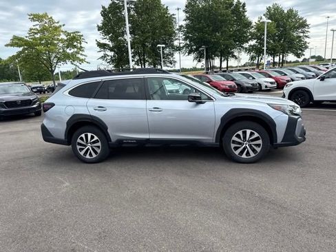 Used 2024 Subaru Outback Premium AWD/4WD image 7