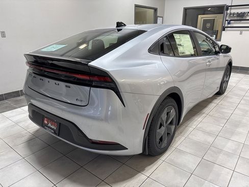 New 2026 Toyota Prius LE image 4